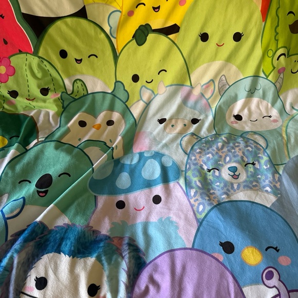 NWT Squishmallow Snuggle Throw Blanket 50" x 70" - Picture 4 of 5